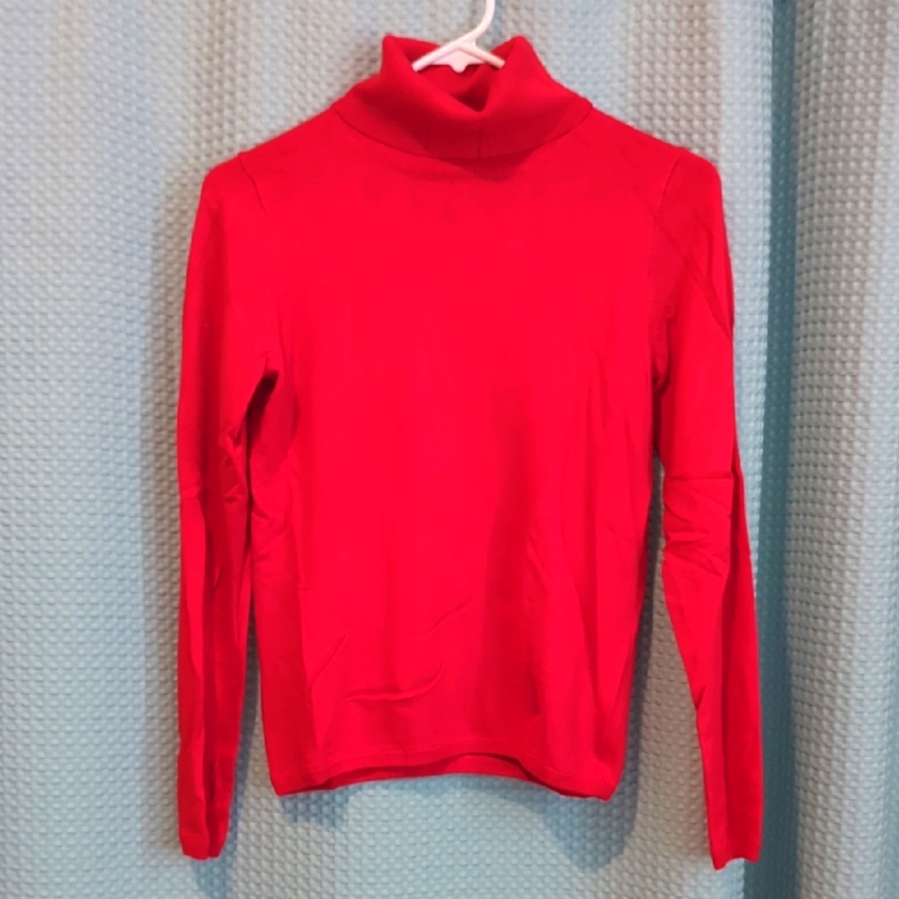 Like new Sz SP Red Turtleneck Sweater